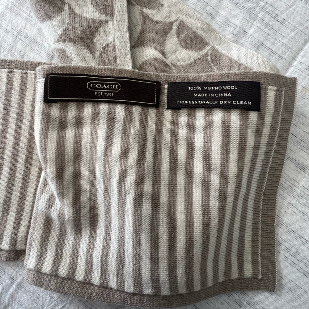 Coach Signature C Logo Scarf - Picture 3 of 3
